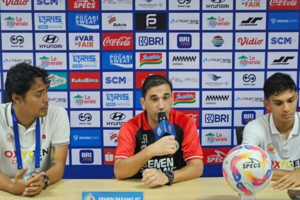 Pelatih Semen Padang Mengungkapkan Kepuasan Setelah Meraih Kemenangan di Kandang Persija
