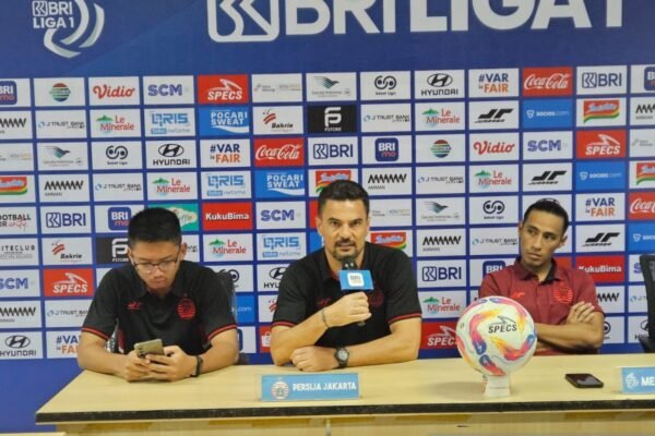 “Pena: Persija Tampil Tanpa ‘Ritme’ Jelas di Babak Pertama” “Pena: Persija Tampil Tanpa 'Ritme' Jelas di Babak Pertama”
