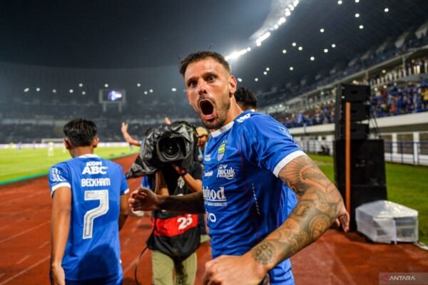 Klasemen Liga 1: Persib Dekati Gelar Juara, Persija Jatuh dari Empat Besar
