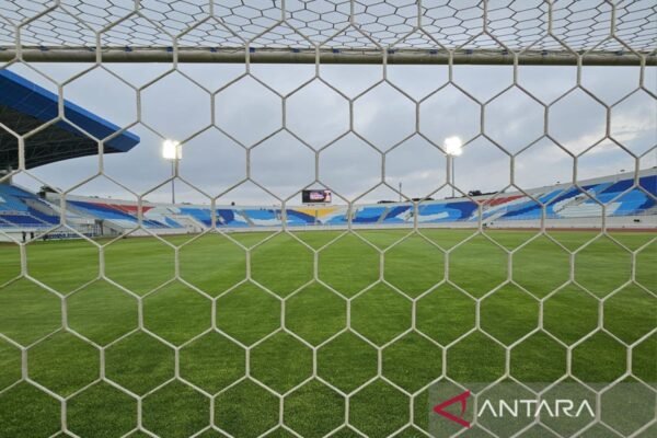 Arema FC Terima Sanksi Akibat Pelemparan Bus Persik: Tindakan Fans di Balik Kejadian