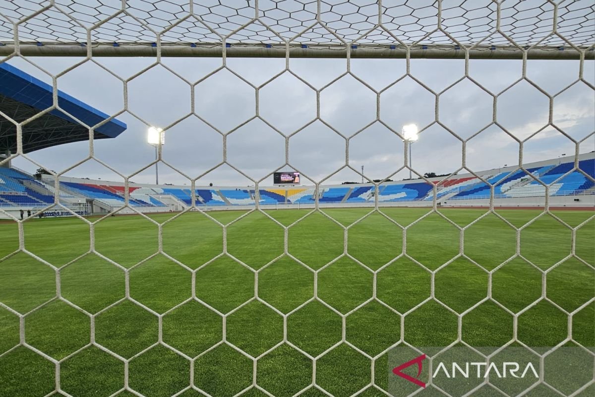 Arema FC Terima Sanksi Akibat Pelemparan Bus Persik: Tindakan Fans di Balik Kejadian