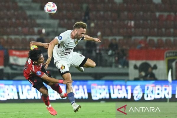 Ze Valente Kembali ke Yogya dengan Seragam PSIM