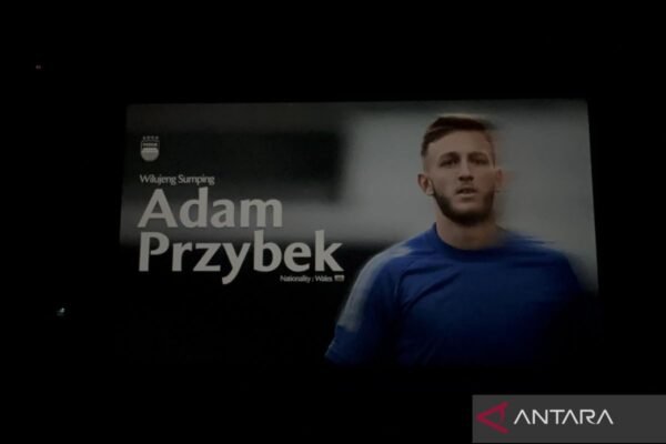 Persib Merekrut Kiper Adam Przybek Sebagai Pengganti Mendoza