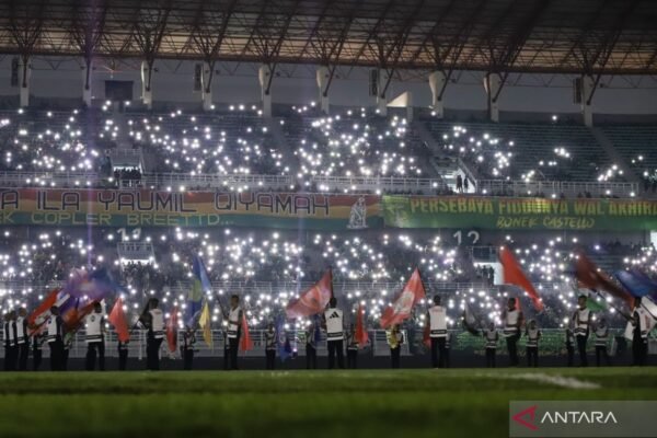 Here are some alternate titles for "Menpora buka Super League 2025/2026 di GBT Surabaya":

1. "Menpora Resmi Luncurkan Super League 2025/2026 di GBT Surabaya"
2. "Peluncuran Super League 2025/2026 oleh Menpora di GBT Surabaya"
3. "Menpora Hadiri Pembukaan Super League 2025/2026 di Surabaya"
4. "Super League 2025/2026 Dimulai: Menpora Membuka Acara di GBT Surabaya"
5. "GBT Surabaya Menjadi Tuan Rumah Pembukaan Super League 2025/2026 oleh Menpora"
6. "Menpora Buka Tirai Super League 2025/2026 di Surabaya"
7. "Momen Bersejarah: Menpora Launches Super League 2025/2026 in GBT Surabaya"
8. "Mengawali Musim Baru: Menpora Resmikan Super League 2025/2026 di GBT Surabaya"

Feel free to use any of these suggestions!
