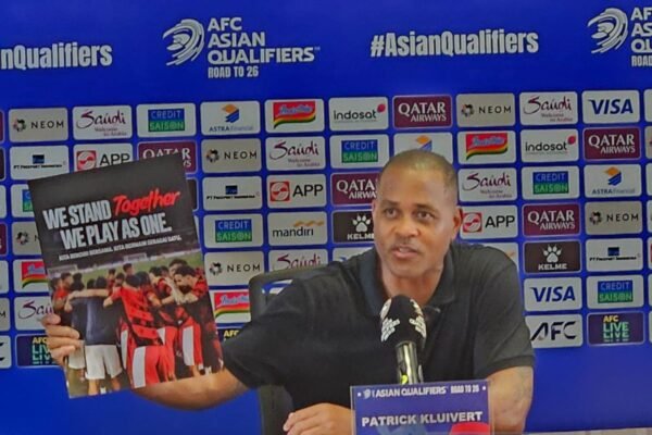 Kluivert Memiliki Kesempatan untuk Berpartisipasi dalam Pertandingan Legenda Real Madrid dan Barcelona